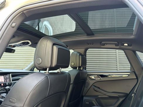 Used 2025 Porsche Macan image 15