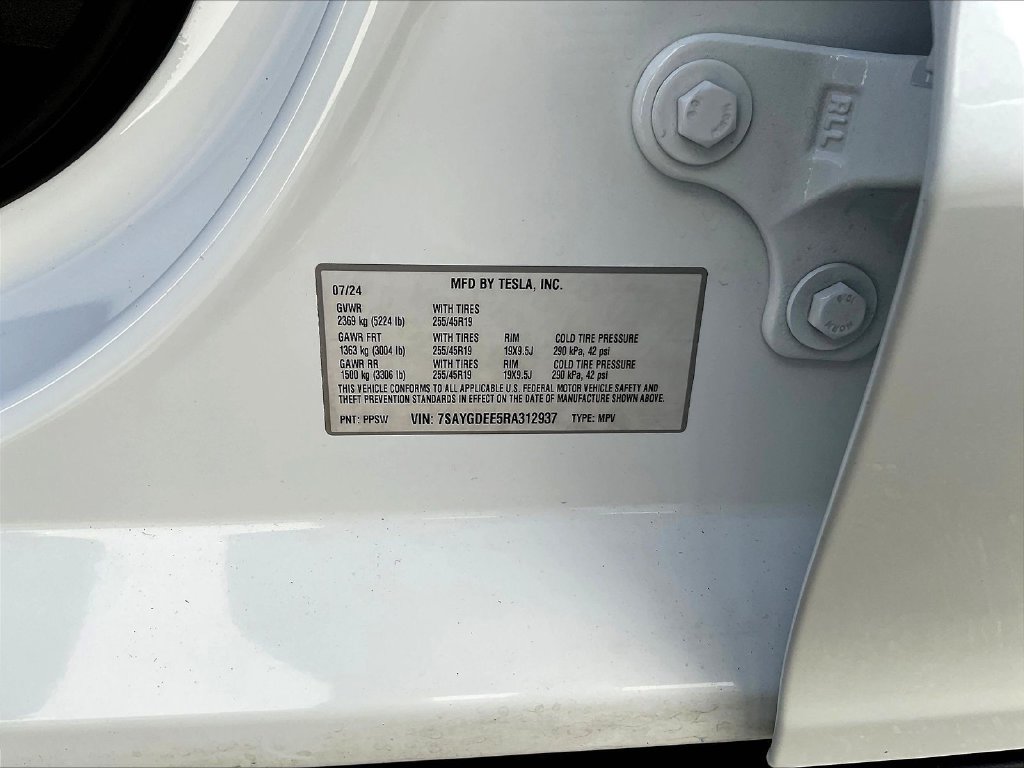 Used 2024 Tesla Model Y Long Range AWD/4WD image 19
