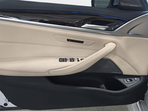 Certified 2023 BMW 530e w/ Premium Package image 23