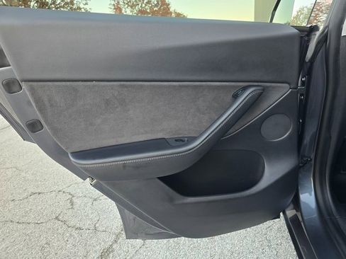 Used 2021 Tesla Model Y Long Range image 32