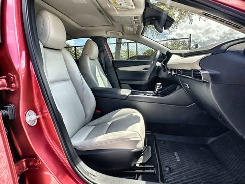 Used 2025 MAZDA MAZDA3 2.5 Turbo Sedan w/Premium Plus image 9
