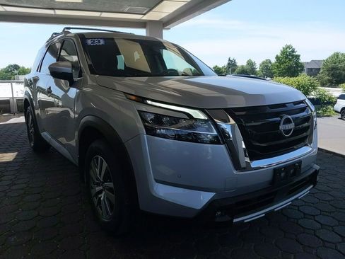 Used 2023 Nissan Pathfinder SL w/ Lighting Package (N92) AWD/4WD image 4