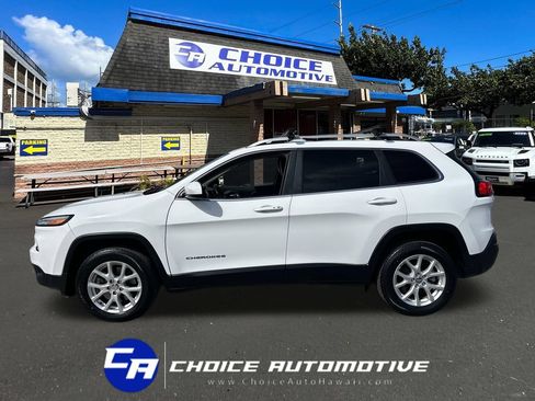 Used 2018 Jeep Cherokee Latitude Plus FWD image 3