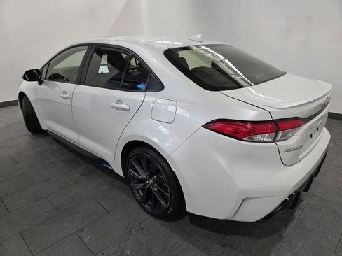 Used 2024 Toyota Corolla SE image 3