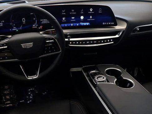 Used 2025 Cadillac Lyriq Sport AWD/4WD image 16