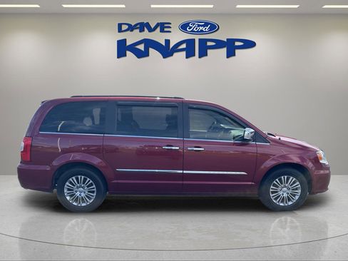 Used 2015 Chrysler Town & Country Touring-L w/ Driver Convenience Group image 18