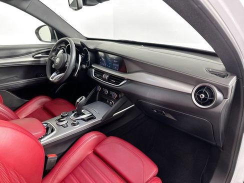 Used 2023 Alfa Romeo Stelvio Veloce AWD/4WD image 28
