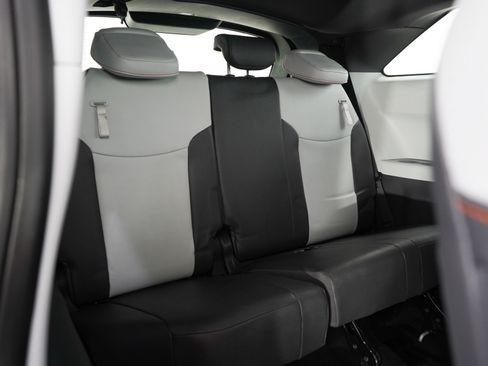 Used 2023 Toyota Sienna XSE FWD image 15