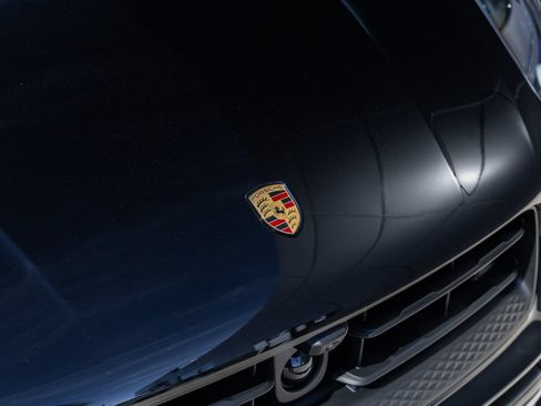 Certified 2026 Porsche Macan AWD/4WD image 18
