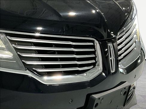 Used 2018 Lincoln MKX Reserve w/ Driver Assistance Package FWD image 32