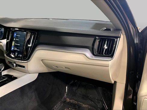 Used 2020 Volvo V60 T5 Cross Country AWD/4WD image 18