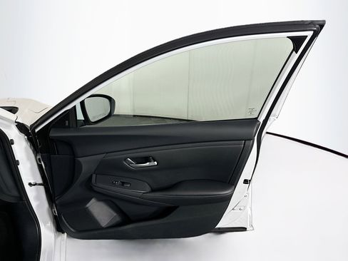 Used 2025 Nissan Sentra SV image 29