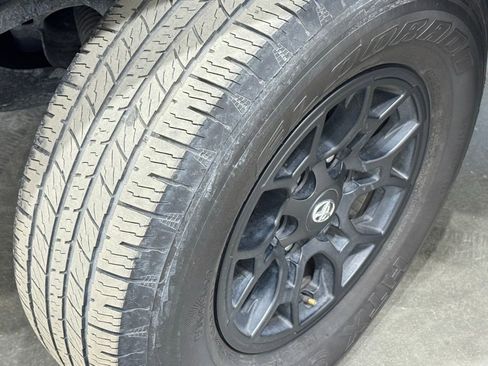 Used 2021 Toyota Tacoma TRD Sport image 40