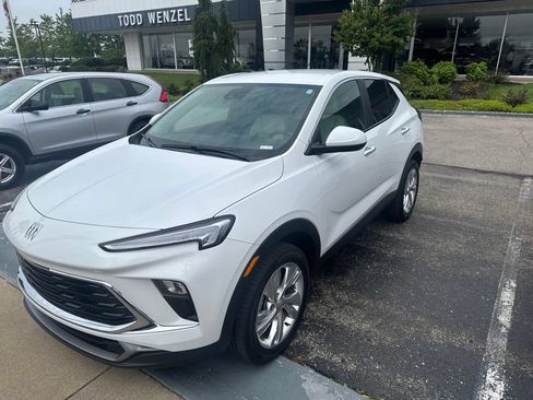 Used 2024 Buick Encore GX Preferred w/ Comfort Package AWD/4WD image 3