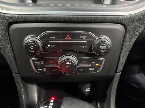 Used 2020 Dodge Charger SXT RWD image 18