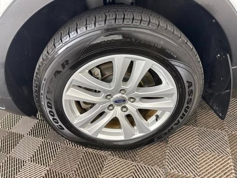 Used 2018 Ford Explorer XLT w/ Equipment Group 202A AWD/4WD image 28