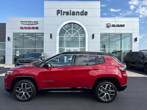 Used 2025 Jeep Compass Limited w/ Elite Group AWD/4WD image 2