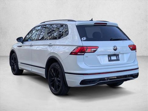 Used 2022 Volkswagen Tiguan SE R-Line image 6