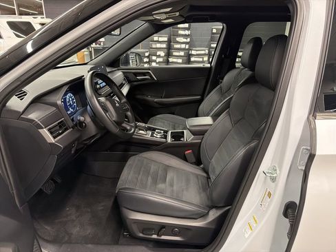 Used 2024 Mitsubishi Outlander Ralliart image 12