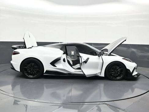 Used 2025 Chevrolet Corvette Stingray Preferred Conv w/ Z51 Performance Package RWD image 35
