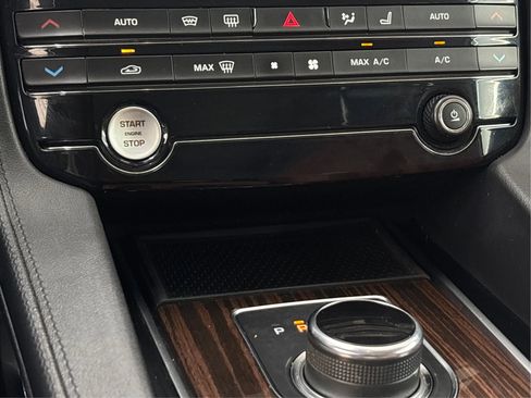 Used 2019 Jaguar F-PACE Portfolio AWD/4WD image 35
