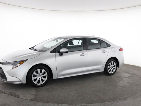 Used 2025 Toyota Corolla LE FWD image 6