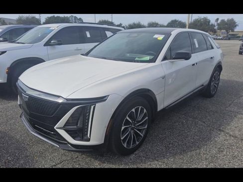 Used 2024 Cadillac Lyriq Sport image 3