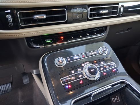 Used 2023 Lincoln Nautilus FWD image 20