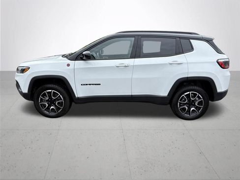 Used 2024 Jeep Compass Trailhawk AWD/4WD image 7