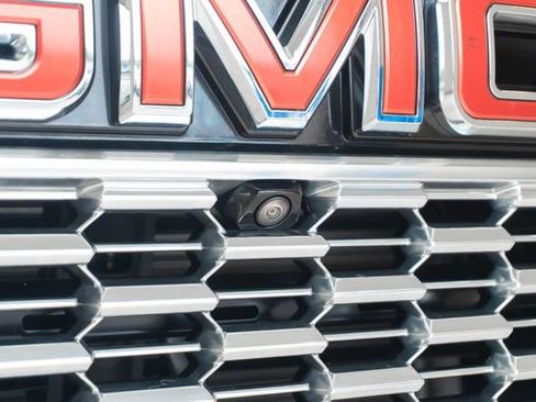 Used 2023 GMC Yukon Denali AWD/4WD image 10