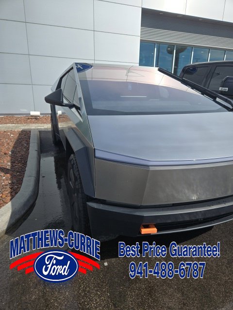 Used 2026 Tesla Cybertruck AWD Crew Cab image 3