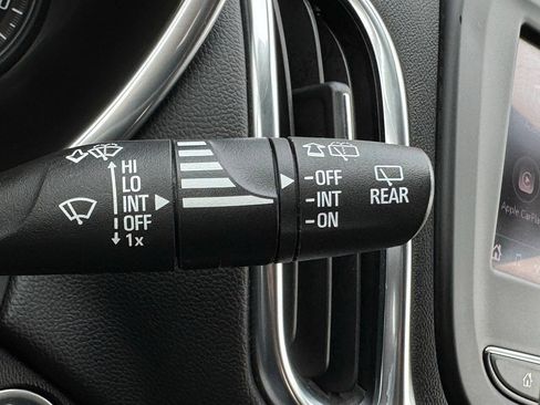 Used 2021 Chevrolet Equinox LT w/ Driver Convenience Package AWD/4WD image 21