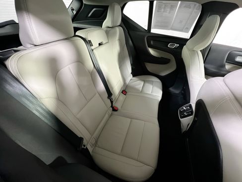 Used 2023 Volvo XC40 B4 Plus w/ Driver Assist Package FWD image 27
