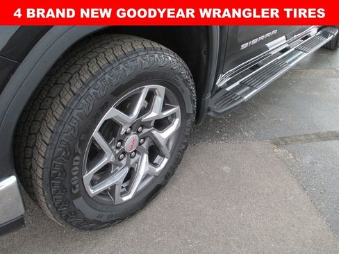 Used 2022 GMC Sierra 1500 SLT w/ SLT Premium Plus Package AWD/4WD image 3
