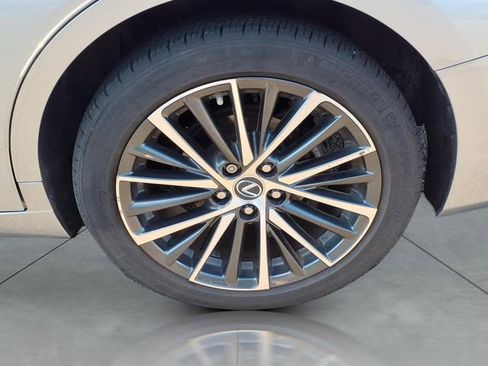 Used 2023 Lexus ES 250 250 w/ Premium Package image 17