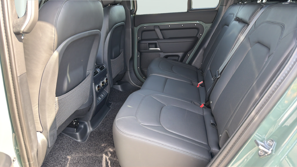 New 2026 Land Rover Defender 110 AWD/4WD image 18