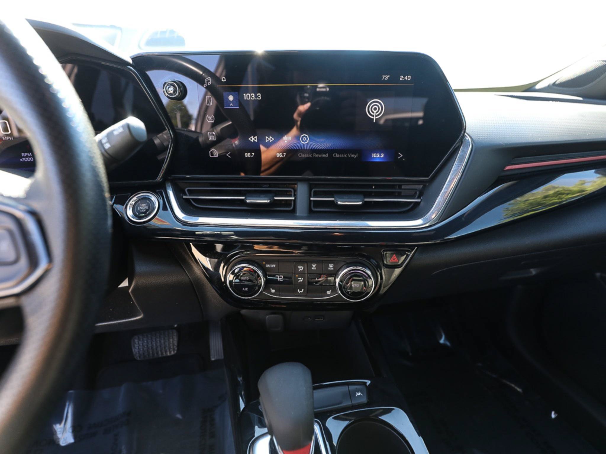 Used 2025 Chevrolet Trax RS FWD image 16