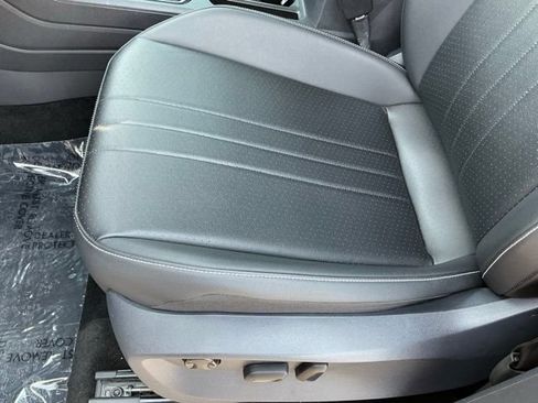 Certified 2023 Volkswagen Tiguan SE FWD image 15