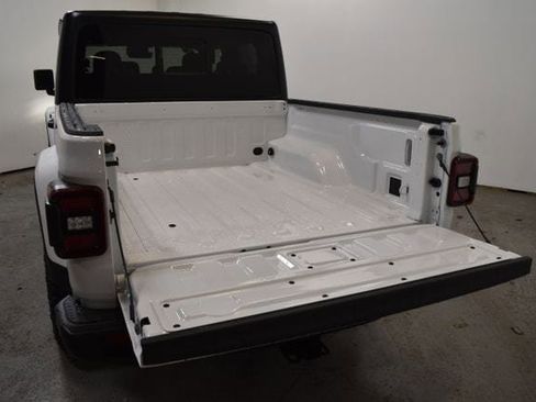 New 2025 Jeep Gladiator Willys image 7