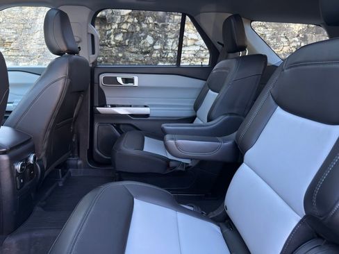 Certified 2022 Ford Explorer XLT w/ Equipment Group 202A image 13