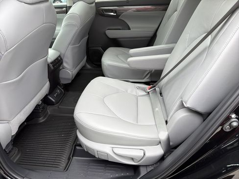 New 2026 Toyota Highlander Platinum image 30