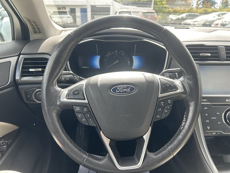 Used 2014 Ford Fusion Titanium FWD image 14