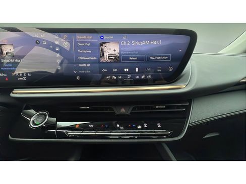 Certified 2025 Buick Envision Avenir AWD/4WD image 17