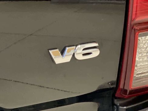 Used 2018 Toyota Tacoma TRD Off-Road image 12