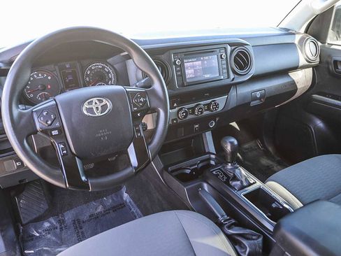 Used 2018 Toyota Tacoma SR image 12