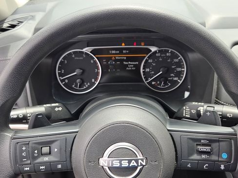 Used 2024 Nissan Rogue SV FWD image 22