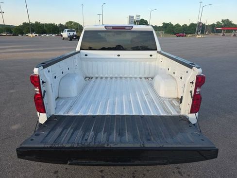Used 2024 Chevrolet Silverado 1500 LT AWD/4WD image 9