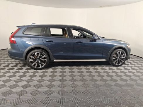 Used 2026 Volvo V60 B5 Cross Country Ultra w/ Climate Package AWD/4WD image 8