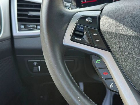 Used 2017 Hyundai Veloster Value Edition FWD image 21