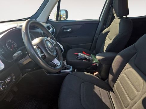 Used 2019 Jeep Renegade Latitude w/ Popular Equipment Group image 9